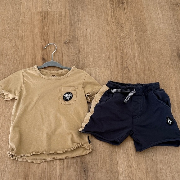 Volcom Set - Picture 2 of 4